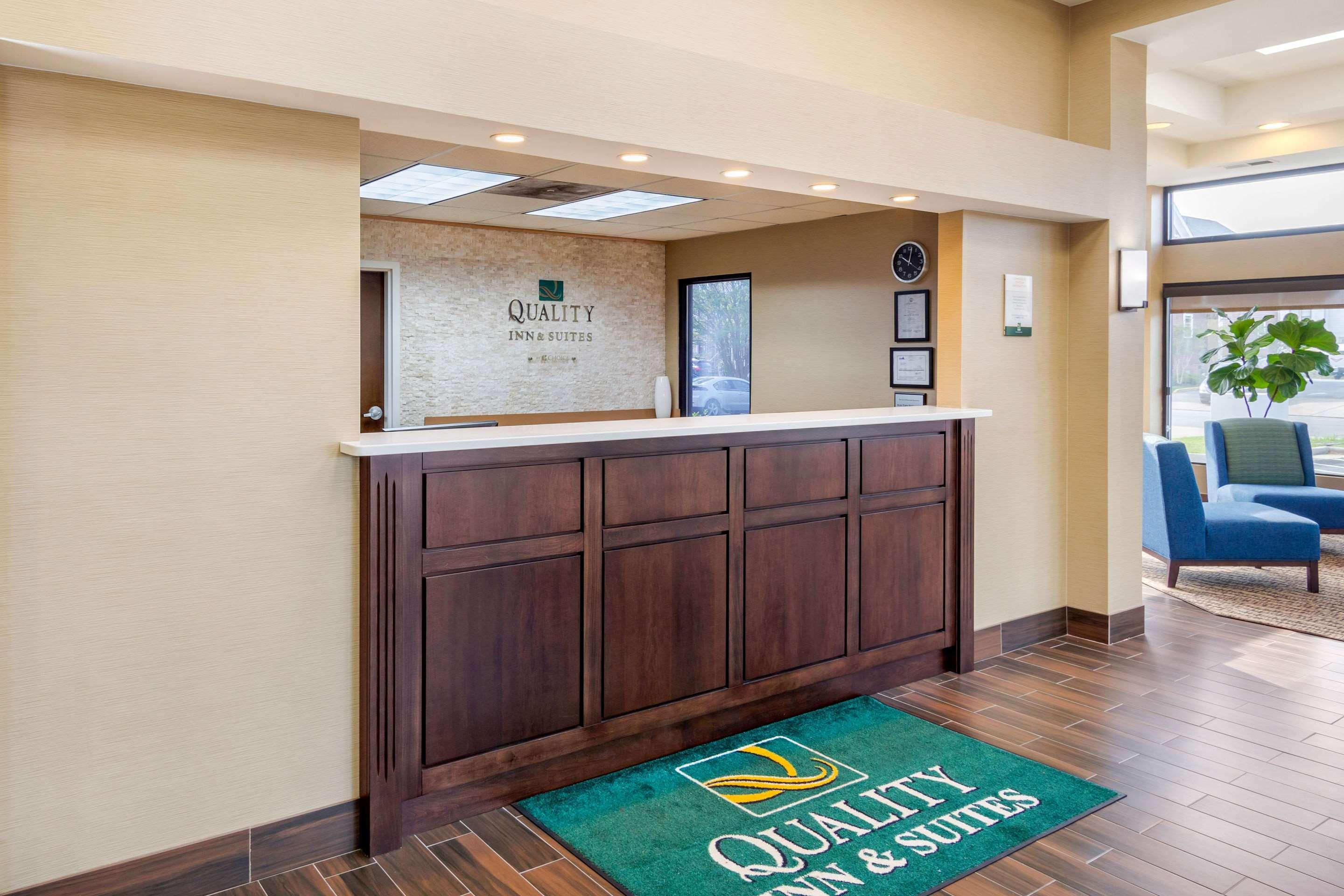 Quality Inn & Suites Olde Town Portsmouth Exterior photo
