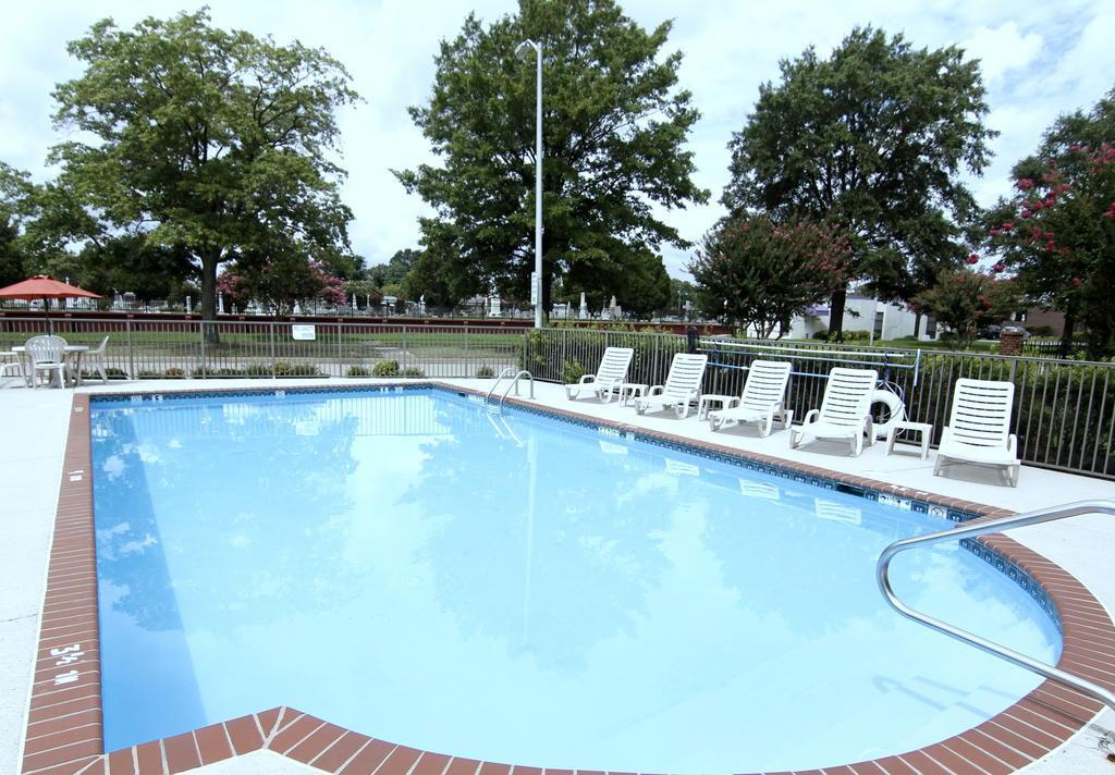 Quality Inn & Suites Olde Town Portsmouth Exterior photo